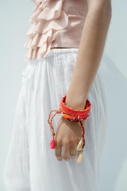 ZARA НАБОР БРАСЛЕТОВ С БУСИНАМИ, КРАСНО-ОРАНЖЕВЫЙ