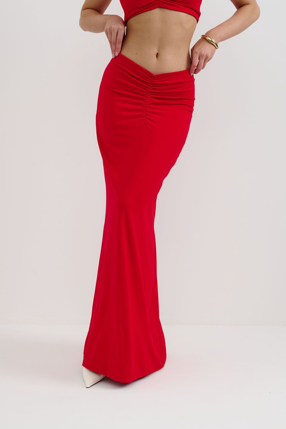 Юбка с драпировкой на бедрах из вискозы красного цвета