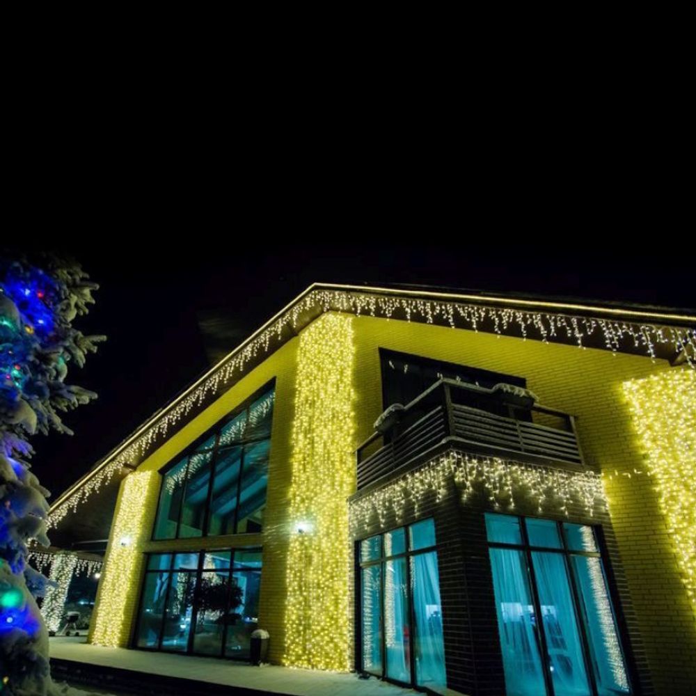 декор загородных домов и фасадов гирляндами