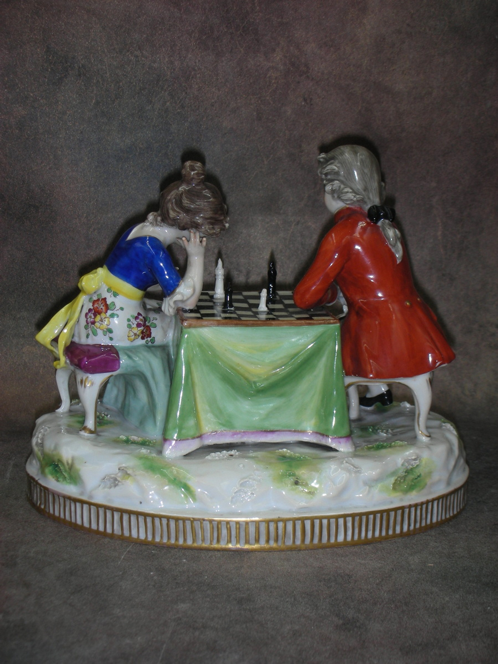 Статуэтка. Фарфор. Дети за шахматным столом. Volkstedt. Германия