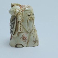 Нэцкэ Фукурокудзю с мешком риса и карпом на плече