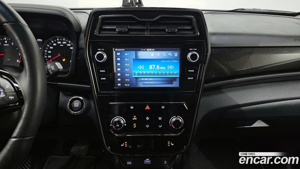 KG Mobility (Ssangyong) Very New Tivoli Бензин 1.5 2WD (06.2020)