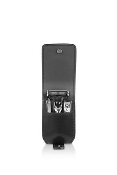 Бритвенный дорожный набор Mondial : в черном чехле: станок, пинцет, книпсер; серебристый