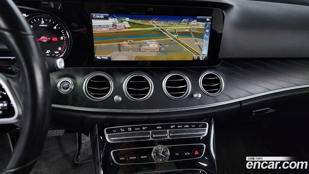 Mercedes-Benz E-Class W213 E220d Avangarde (10.2019)