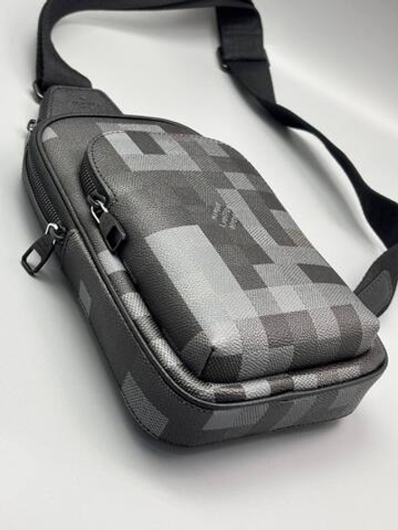Сумка- слинг Louis Vuitton