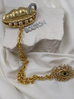 Брошь двойная Скиап. в золотом цвете жёлтый глаз и губы