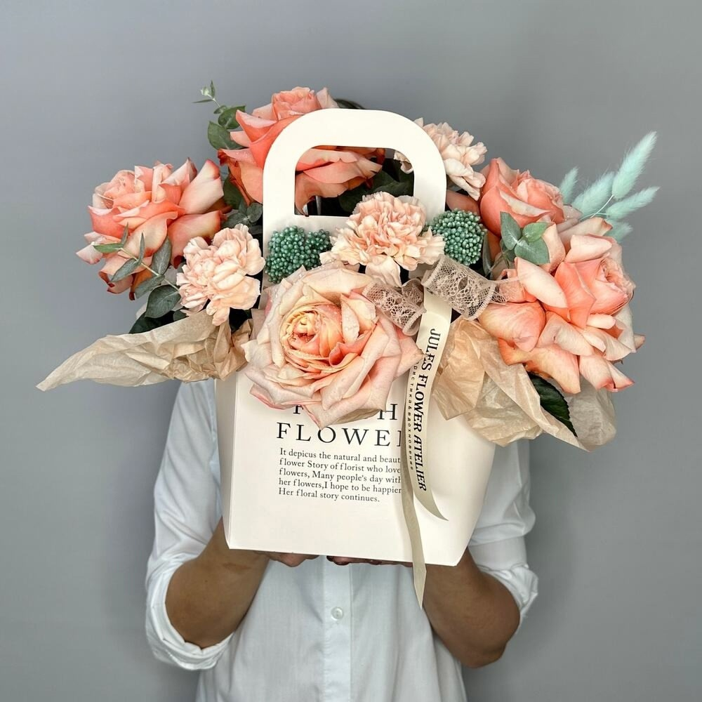 « Персиковый шейк» Цветы в коробке