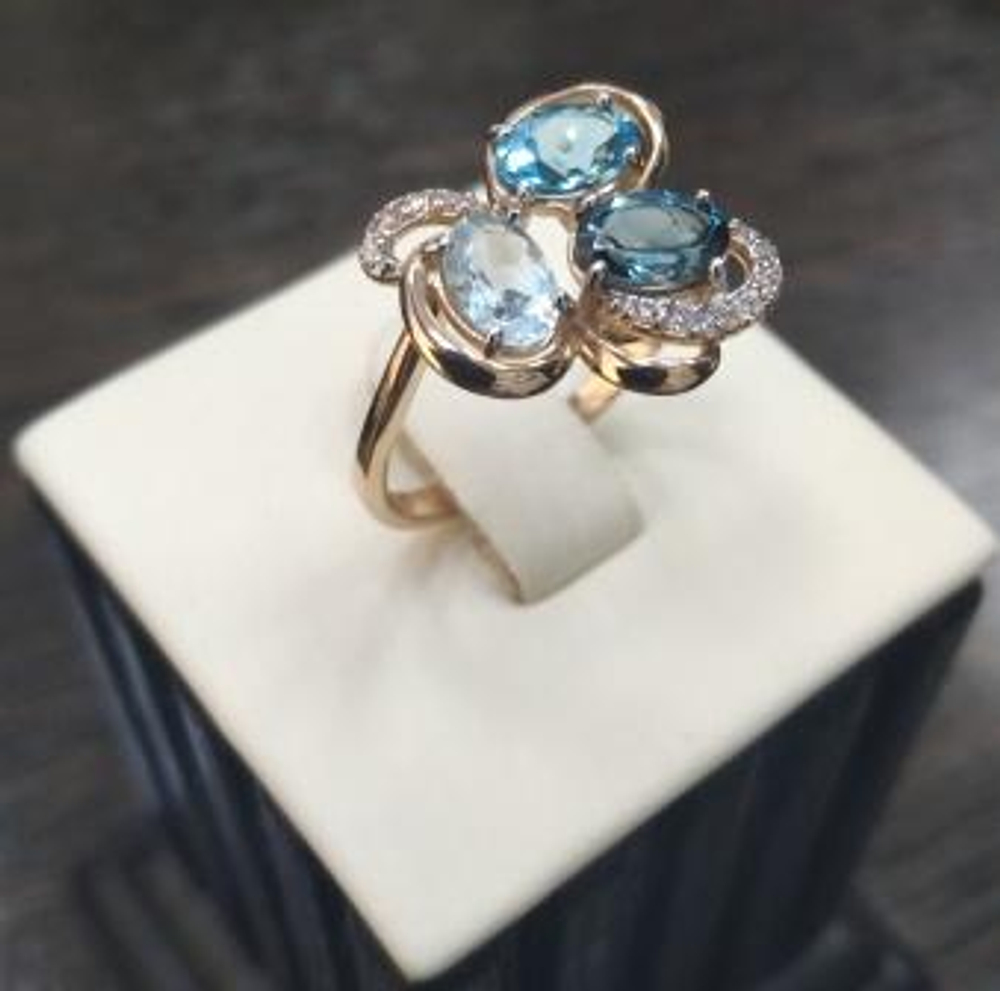 Кольцо из золота с топазами