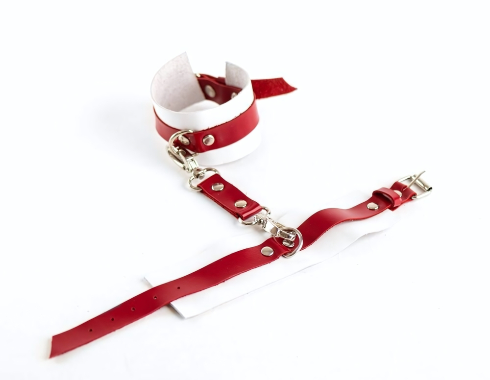 Бело-красные оковы из натуральной кожи (Цвет: белый с красным)