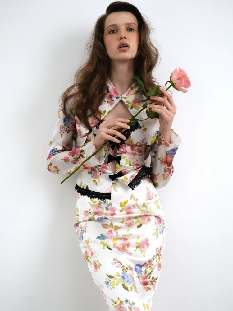 Черри (Cherry), жакет из молочного атласа с цветочным принтом