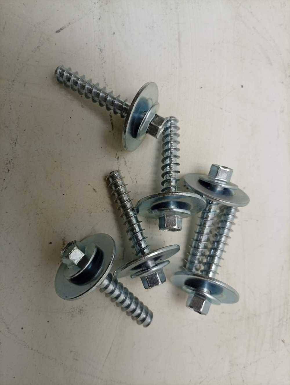 IWUE 4105 CIS кт28 Крепеж, хомуты для стиральной машины Indesit б/у