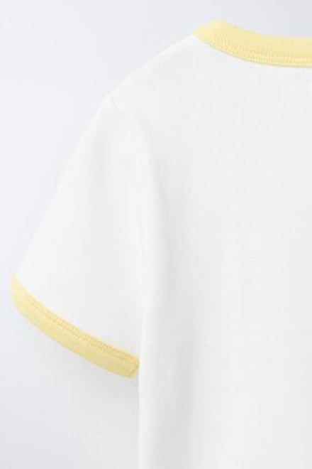 ZARA ФУТБОЛКА В РУБЧИК С КОНТРАСТНЫМ ТЕКСТОМ, ЖЕЛТЫЙ