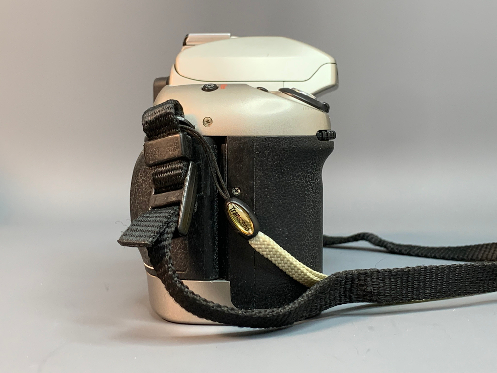 Nikon F80 не видит пленку