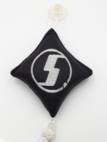 Ромб объемный на присоске SHACMAN (экокожа, черный, белая вышивка, кисть)