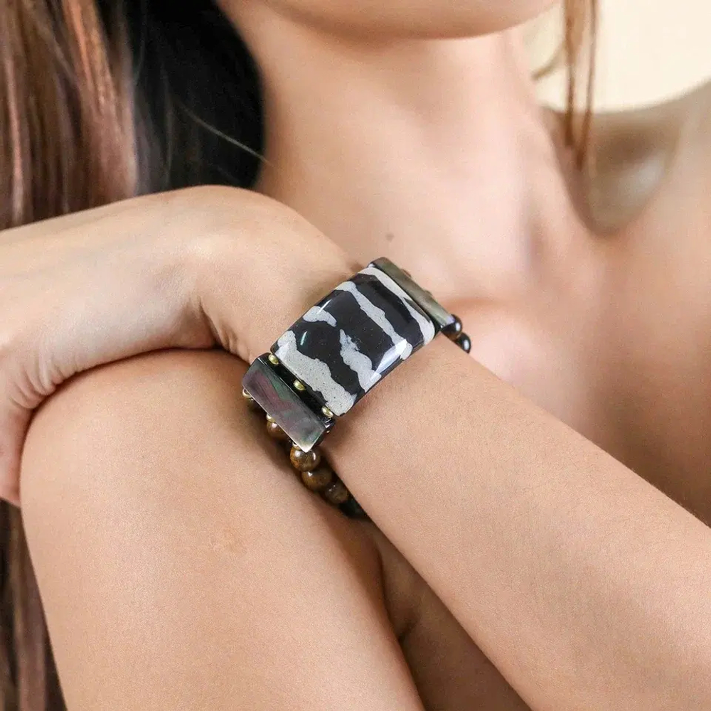 Браслет Nature Bijoux, Zebra, стрейч, с тигровым глазом, перламутром и смолистым песком в смоле, NB2