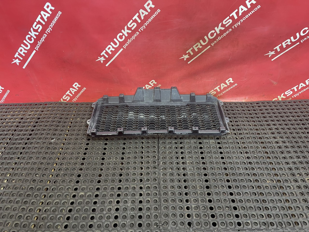 Решетка бампера нижняя 2023г