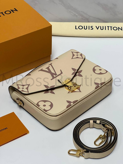 Сумка Pochette Metis Louis Vuitton кожаная бежевая с коричневыми узорами