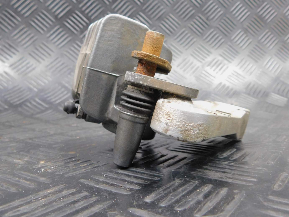 Суппорт задний Kawasaki ZZR 400 98 (с кронштейном) 053122