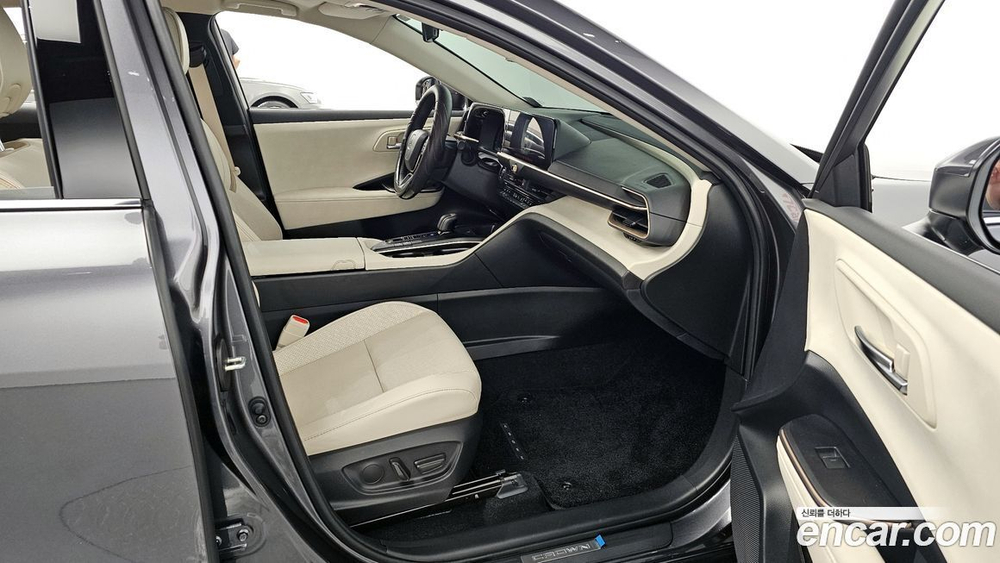 Toyota Crown Crossover 2.5 4WD Hybrid (08.2023)