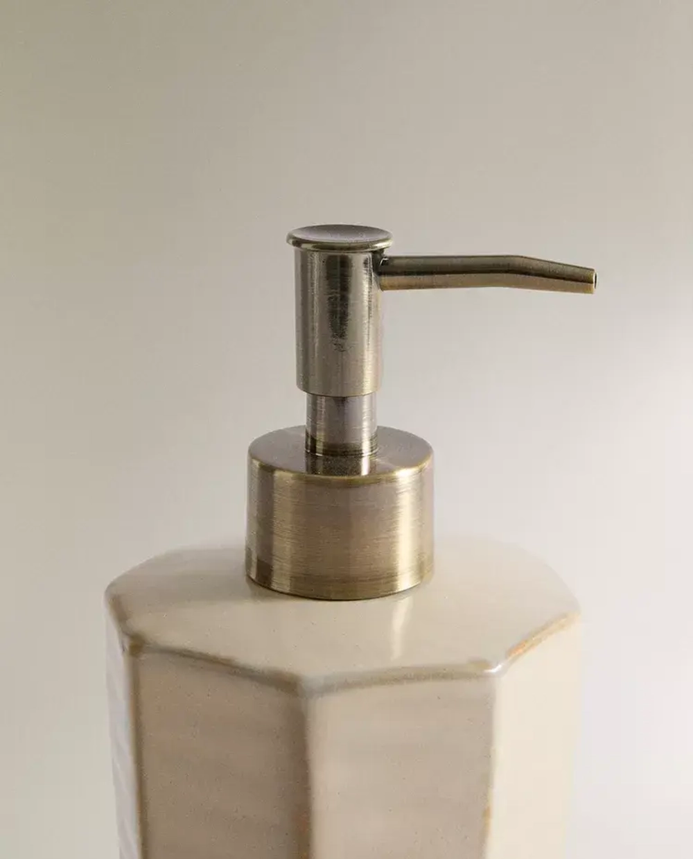 ZARA HOME ДОЗАТОР МЫЛА В СТИЛЕ РУСТИК, СЕРЫЙ