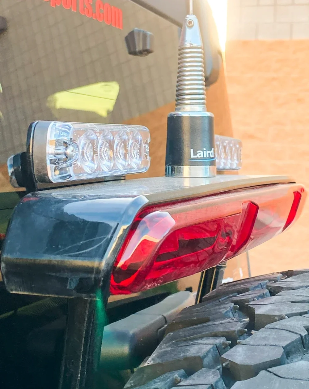 Крепление антенны на габаритный фонарь стоп-сигнала для Ford Bronco Raptor 2022+