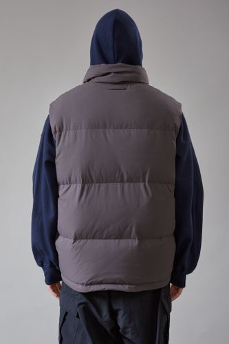 Двусторонний серый пуховый жилет