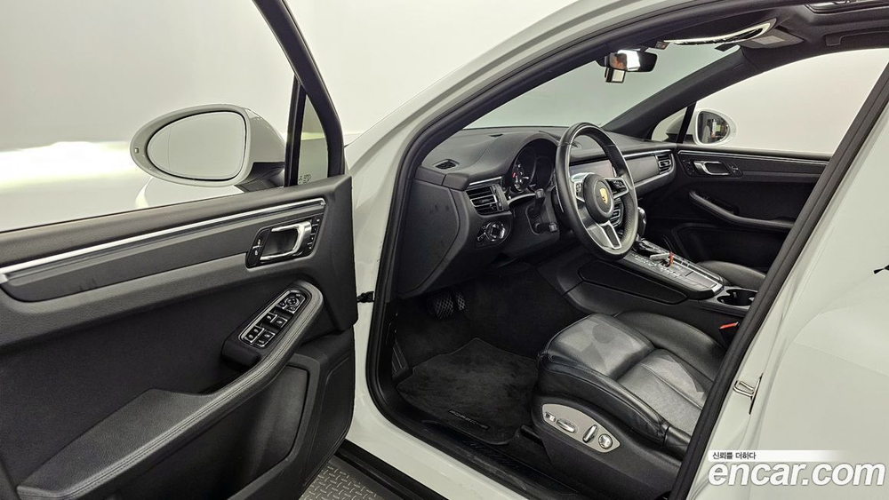 Porsche Macan 2.0 (02.2021)