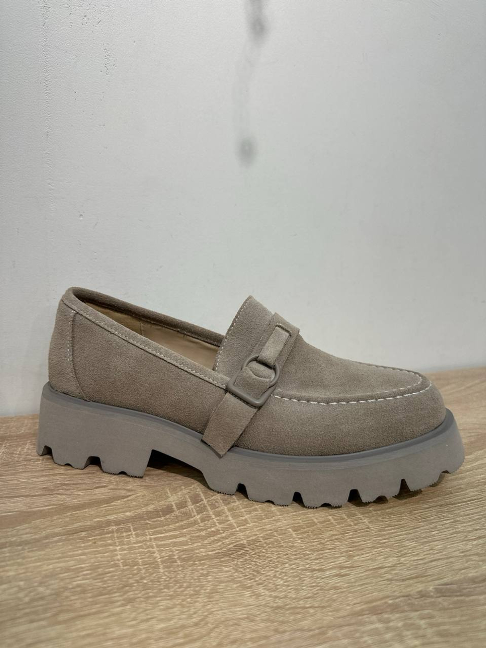 Лоферы из натуральной замши