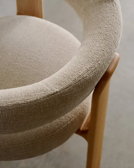 Стул Granite на 3 ножках из бежевого шенилла и массива ясеня в натуральной отделке