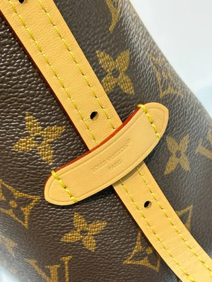 Сумка Louis Vuitton Carry All East West