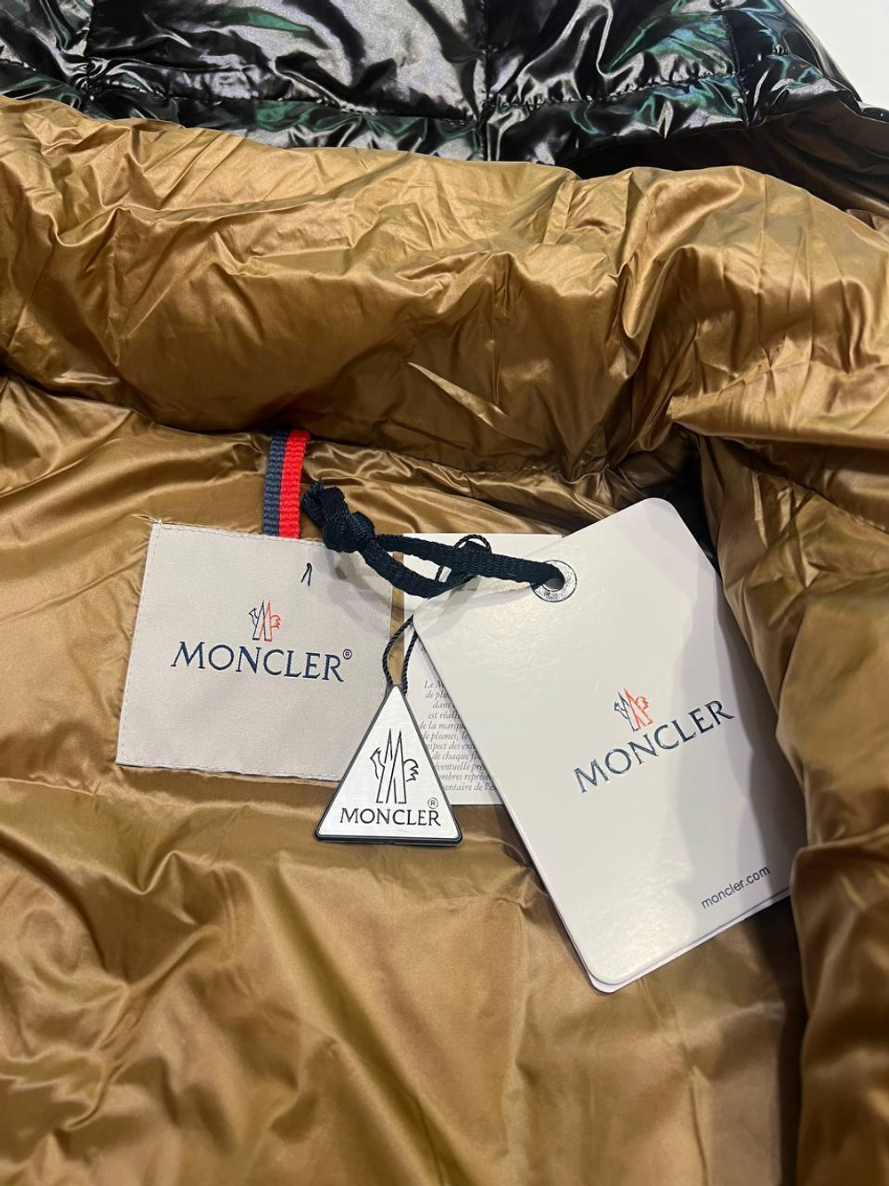 Пуховик Moncler
