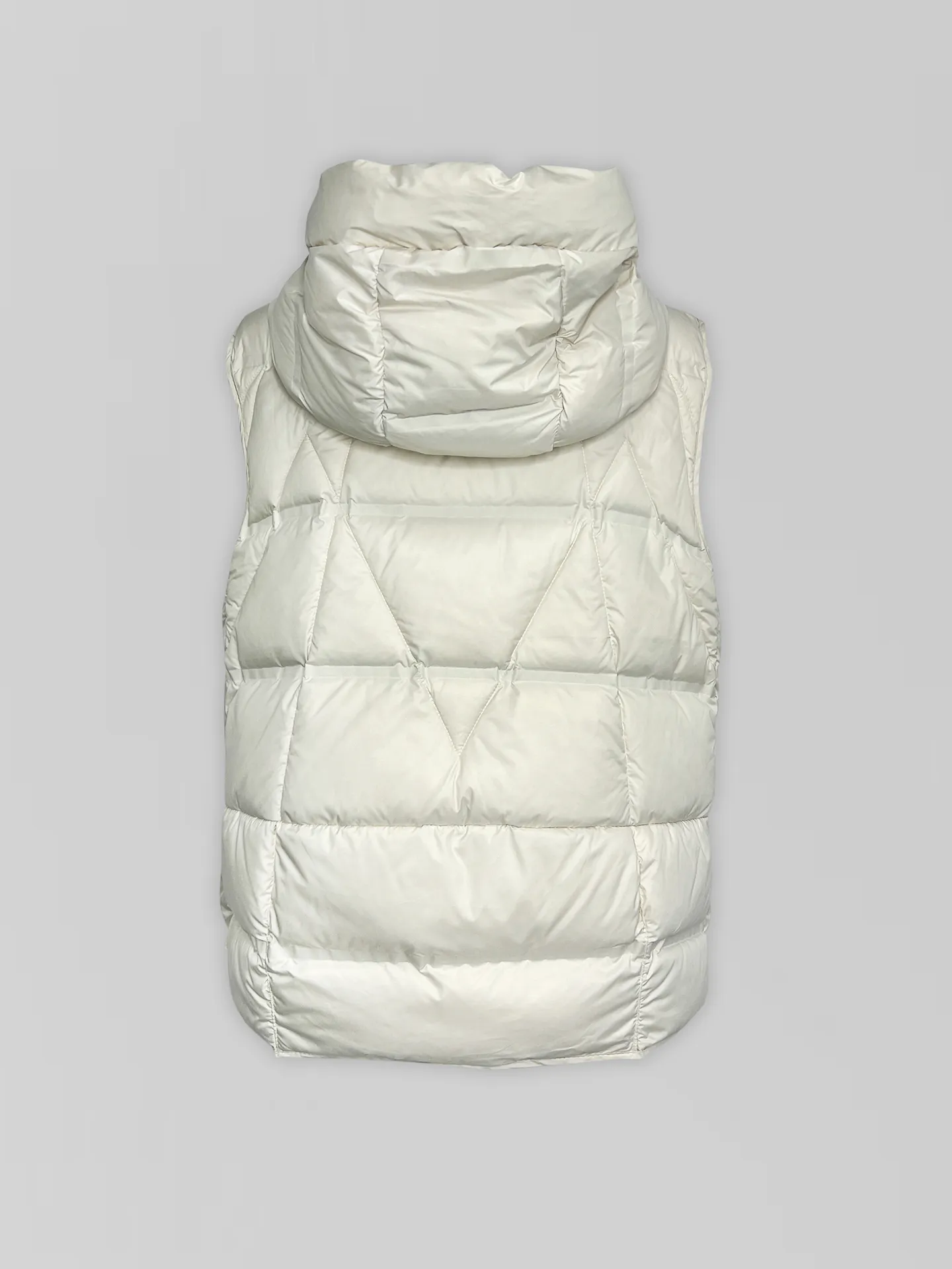 Жилетка 001 однотонная на молнии с капюшоном и карманами по бокам