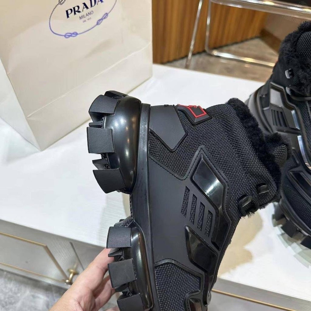 Кроссовки Prada