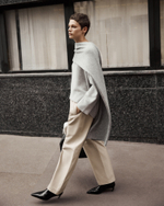 Брюки на резинке бежевого цвета