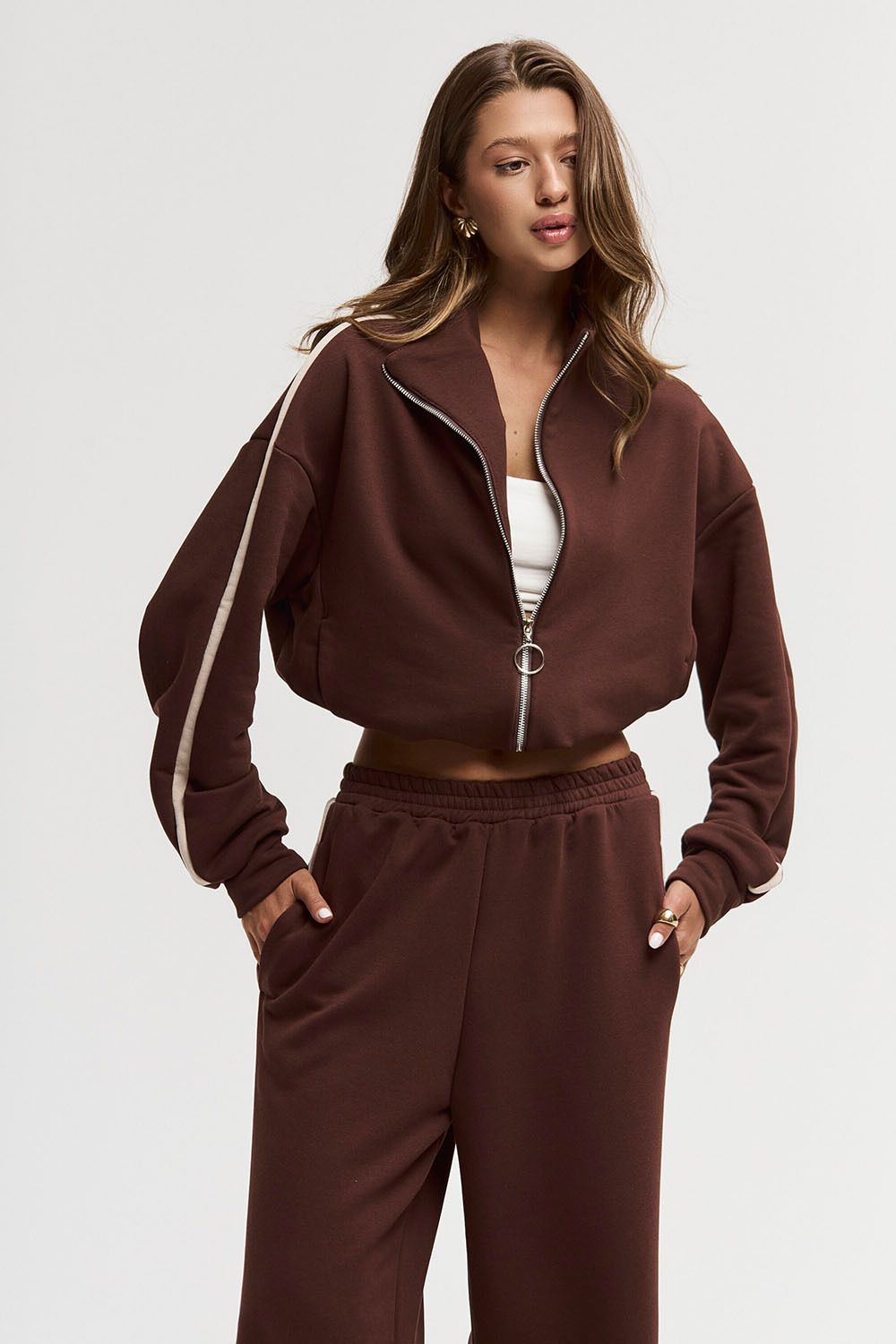 Олимпийка на молнии с лампасами шоколадного цвета