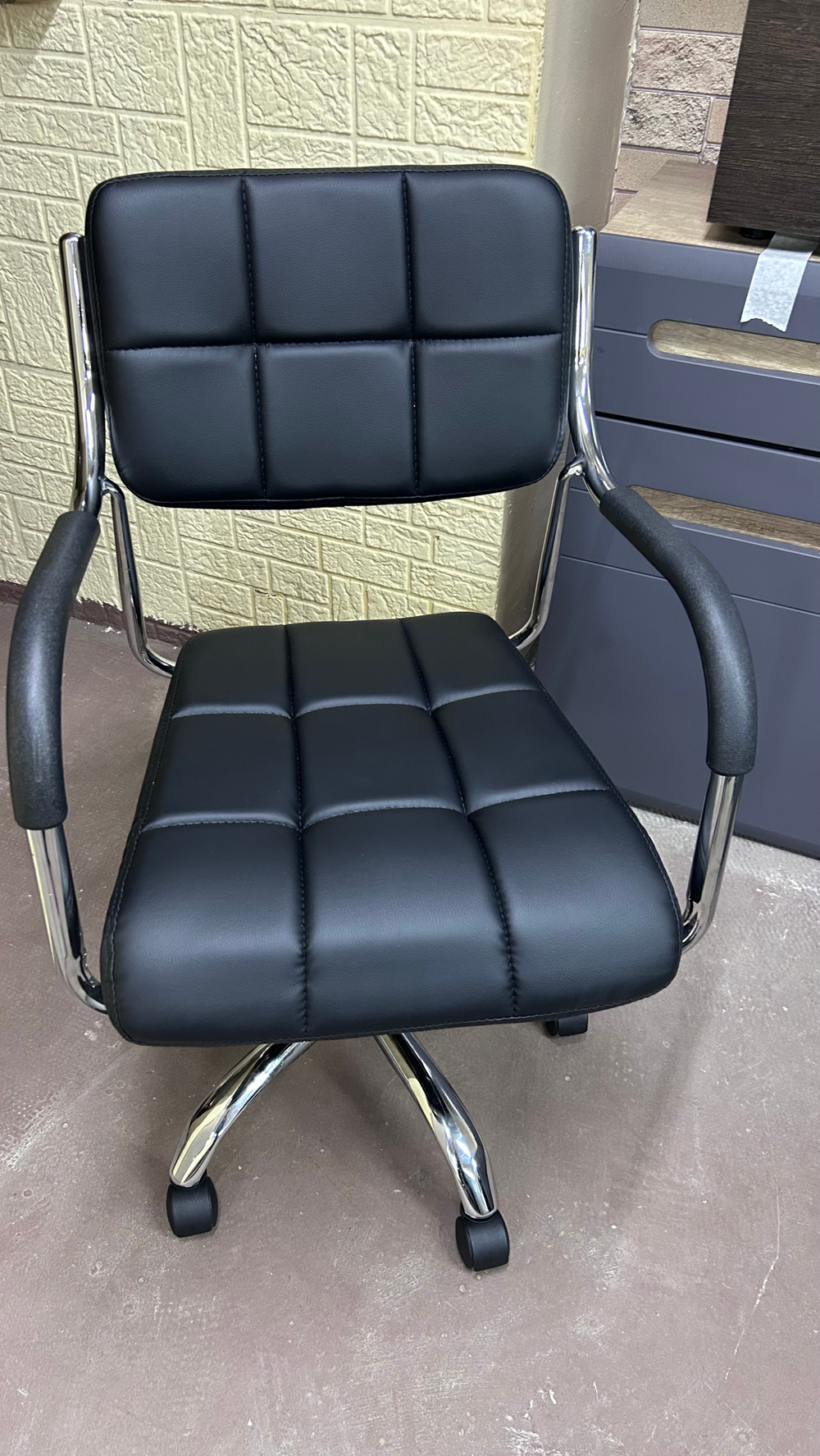 Кресло офисное Варнео (к/з черный)