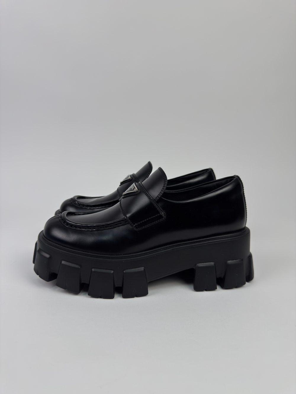 Лоферы Prada