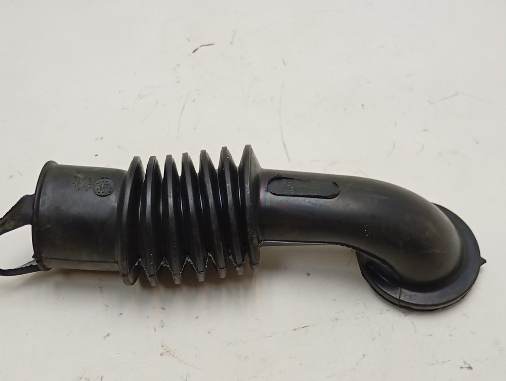 EWUC4105 кт43 Патрубок залива воды для стиральных машин Indesit Ariston 1440026503 б/у