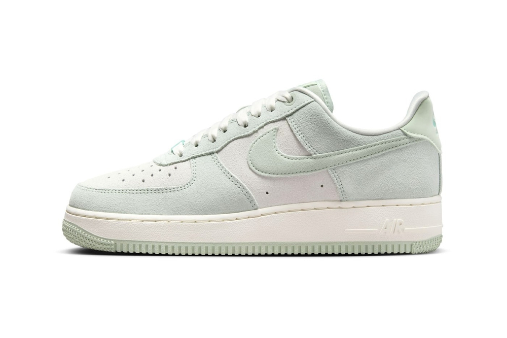 Кроссовки женские NIKE WMNS AIR FORCE 1 '07 SE TRK3