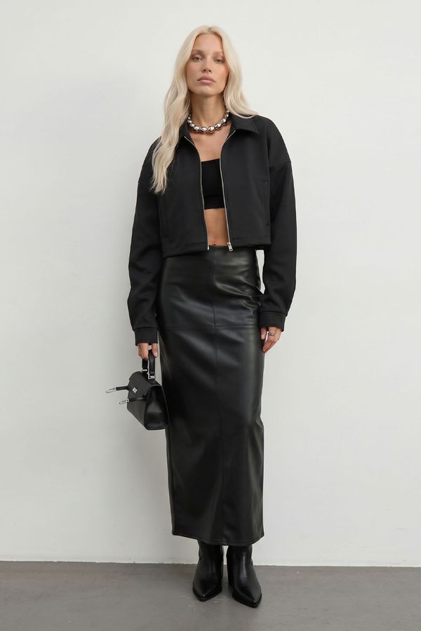 Куртка с воротом укороченная черного цвета