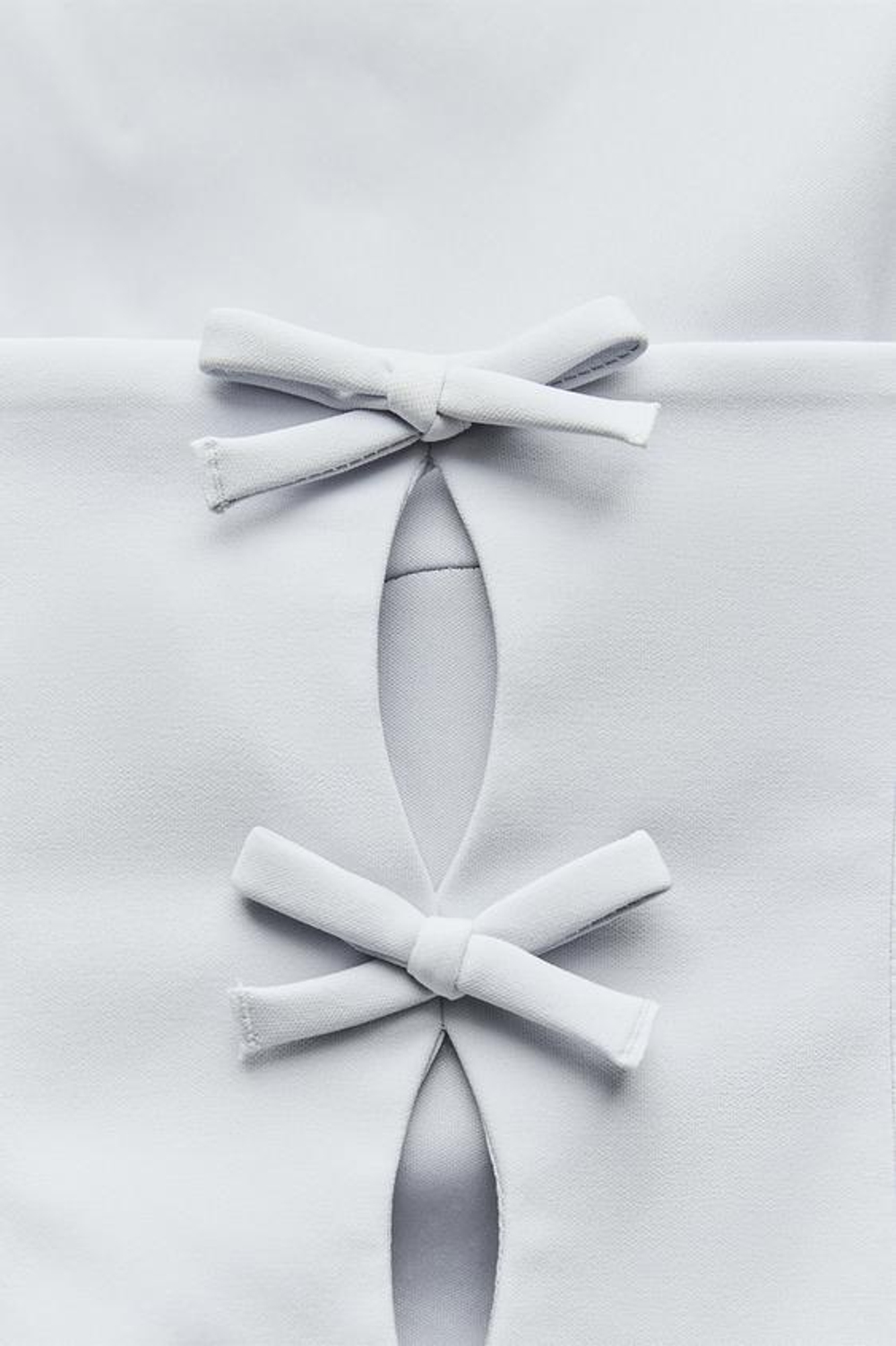 ZARA ЭЛАСТИЧНЫЙ ТОП С БАНТАМИ СЗАДИ, СВЕТЛО-СЕРЫЙ