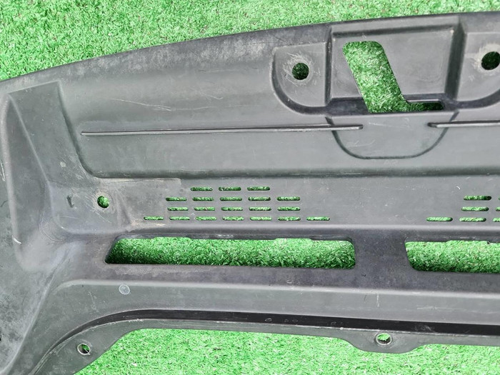 Кожух замка капота Maserati Levante (2016-2020)