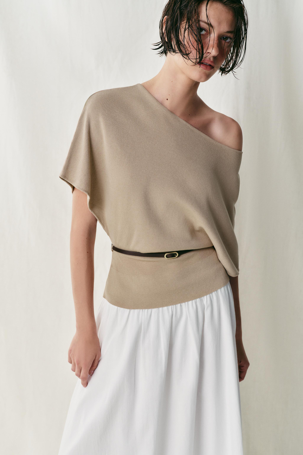 ZARA ТРИКОТАЖНЫЙ ТОП С ПОЯСОМ, ПЕСОЧНЫЙ