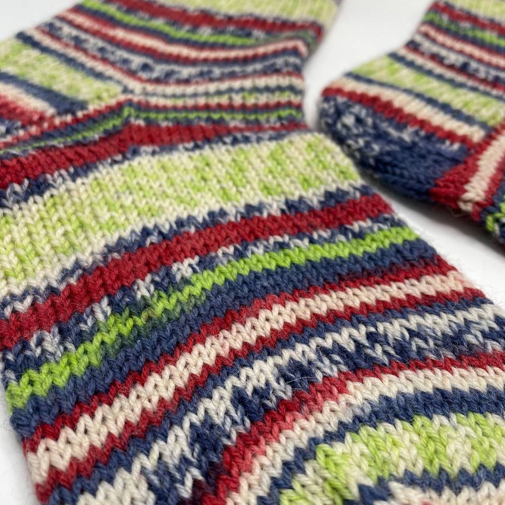 Носочная пряжа D&G YARN 75% меринос супервош 25% полиамид