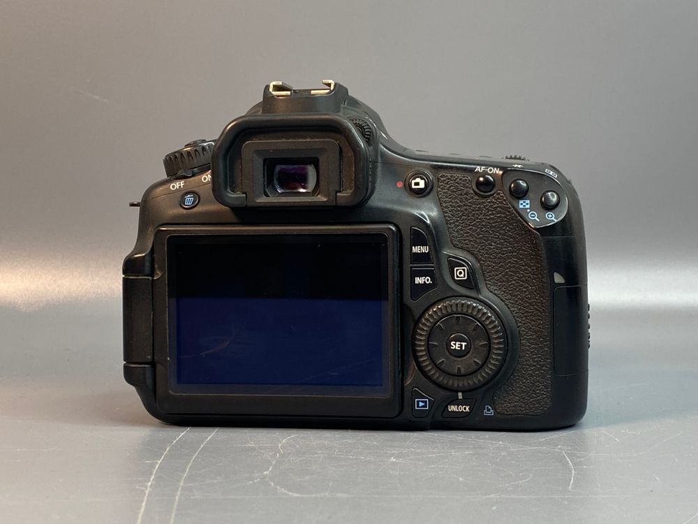 Canon EOS 60D kit 18–135mm f/3.5–5.6 IS 32.000 кадров