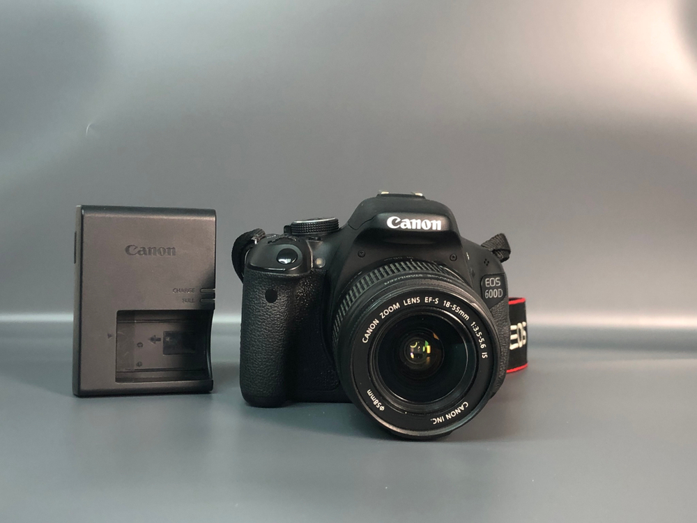 Canon 600D Kit 18-55mm 3.5-5.6 IS STM 17.000 кадров