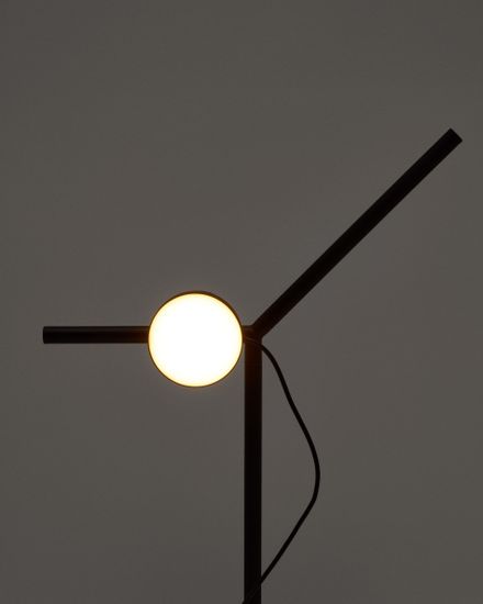 Настольная лампа Orey из черного металла с многопозиционным точечным светильником