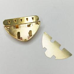 Замок-защелка на зажимах 52*35 Лимонное золото