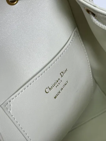 Рюкзак Dior Caro белый, модель среднего формата