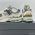 New balance 2002R